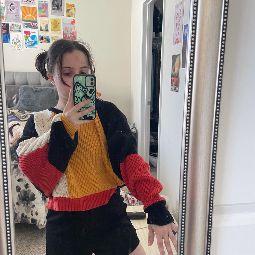 ❌ SOLD ❌ Fun Colorblock Batwing Sweater - Picture 3 of 3